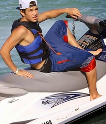 Austin Mahone Shirtless HD 5be30d6082910.jpg