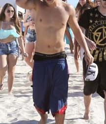 Austin Mahone Shirtless HD 5be30d67dbb97.jpg