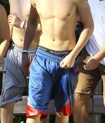 Austin Mahone Shirtless HD 5be30d6a3ece3.jpg