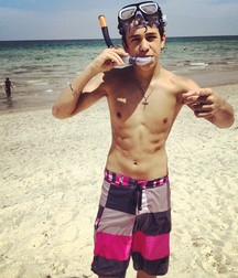 Austin Mahone Shirtless HD 5be30d702aee2.jpg