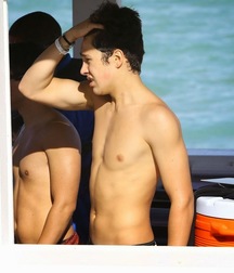 Austin Mahone Shirtless HD 5be30d82db2bb.jpg