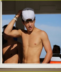 Austin Mahone Shirtless HD 5be30d86f175d.jpg