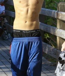 Austin Mahone Shirtless HD 5be30d8a3d49a.jpg