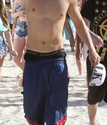 Austin Mahone Shirtless HD 5be30d8ebaa44.jpg