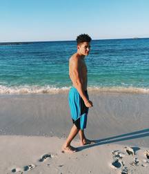 Austin Mahone Shirtless HD 5be30d9a1f617.jpg