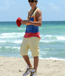 Austin Mahone Shirtless HD 5be30dca3bb84.jpg