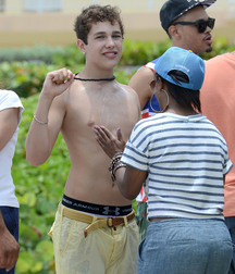 Austin Mahone Shirtless HD 5be30dcd3937f.jpg