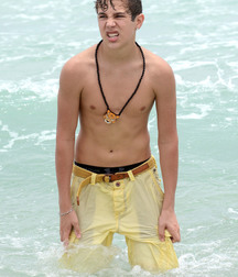 Austin Mahone Shirtless HD 5be30dd05342b.jpg