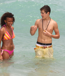 Austin Mahone Shirtless HD 5be30df6b45bc.jpg