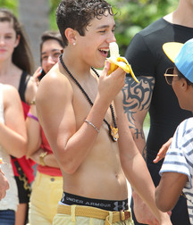 Austin Mahone Shirtless HD 5be30dfdb54c6.jpg