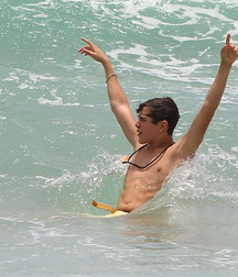 Austin Mahone Shirtless HD 5be30e00b2dcd.jpg