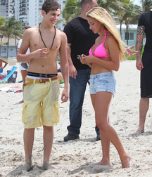 Austin Mahone Shirtless HD 5be30e03a46d3.jpg
