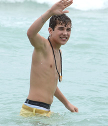 Austin Mahone Shirtless HD 5be30e0e3bc3a.jpg