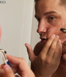 Bjorn Strips off his Socks and Shaves 5c21155f05e2c.jpg