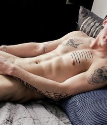 Axl 5c8b885004bbe.jpg