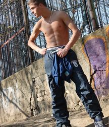Dan Sporty Feet JO 5cf28e9d48c6c.jpg