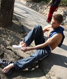 Dan Sporty Feet JO 5cf28f8f9711b.jpg