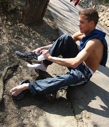 Dan Sporty Feet JO 5cf28fa1948fb.jpg