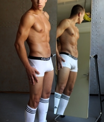 Brad Model 5d1b847403301.jpg
