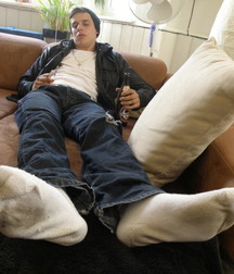 Master Robert Dirty White Socks 5d3ee3cb57245.jpg