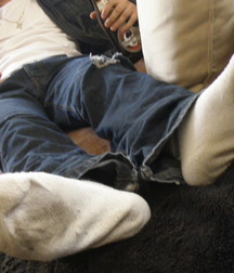 Master Robert Dirty White Socks 5d3ee45fe552a.jpg