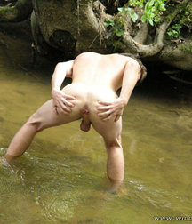 Gregor Bortel Pisses 5dc5a863ab6db.jpg