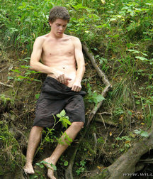 Gregor Bortel Pisses 5dc5a8a99bc30.jpg
