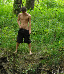 Gregor Bortel Pisses 5dc5a8e4deab0.jpg
