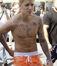 Justin Bieber Saggin 5dd984e90ffa7.jpg
