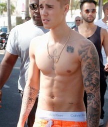 Justin Bieber Saggin 5dd984eea7984.jpg