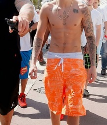 Justin Bieber Saggin 5dd984f01dce9.jpg
