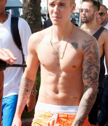 Justin Bieber Saggin 5dd984f188433.jpg