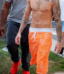 Justin Bieber Saggin 5dd984f3147c2.jpg