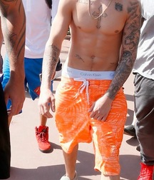 Justin Bieber Saggin 5dd984f46bdef.jpg