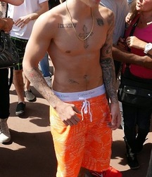 Justin Bieber Saggin 5dd984fe08f1d.jpg