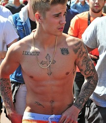 Justin Bieber Saggin 5dd98500e32bb.jpg