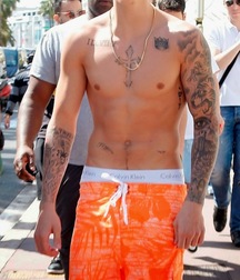 Justin Bieber Saggin 5dd985022fd07.jpg