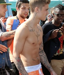 Justin Bieber Saggin 5dd98504e2441.jpg