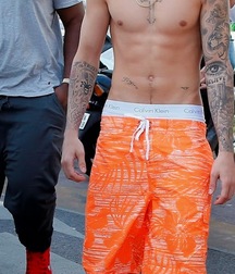 Justin Bieber Saggin 5dd985063b57b.jpg