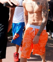 Justin Bieber Saggin 5dd98509156d0.jpg