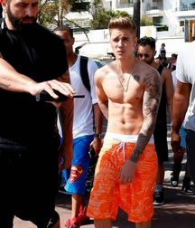 Justin Bieber Saggin 5dd9850a88566.jpg