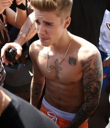 Justin Bieber Saggin 5dd9850c0412c.jpg