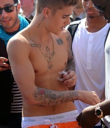Justin Bieber Saggin 5dd9850d7d39d.jpg