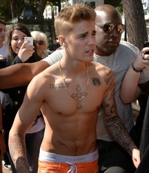 Justin Bieber Saggin 5dd98511b2520.jpg