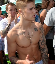 Justin Bieber Saggin 5dd9851343571.jpg