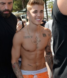 Justin Bieber Saggin 5dd9851725c49.jpg