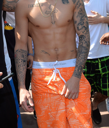 Justin Bieber Saggin 5dd9852161eb8.png