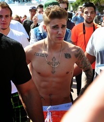 Justin Bieber Saggin 5dd9852500f7d.jpg