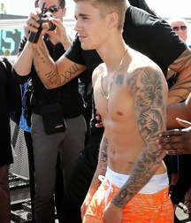Justin Bieber Saggin 5dd9852befab4.jpg