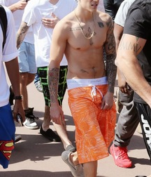 Justin Bieber Saggin 5dd9852db193a.jpg